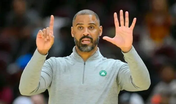 但更衣室里, 火箭社媒祝 但更衣室里, 火箭社媒祝