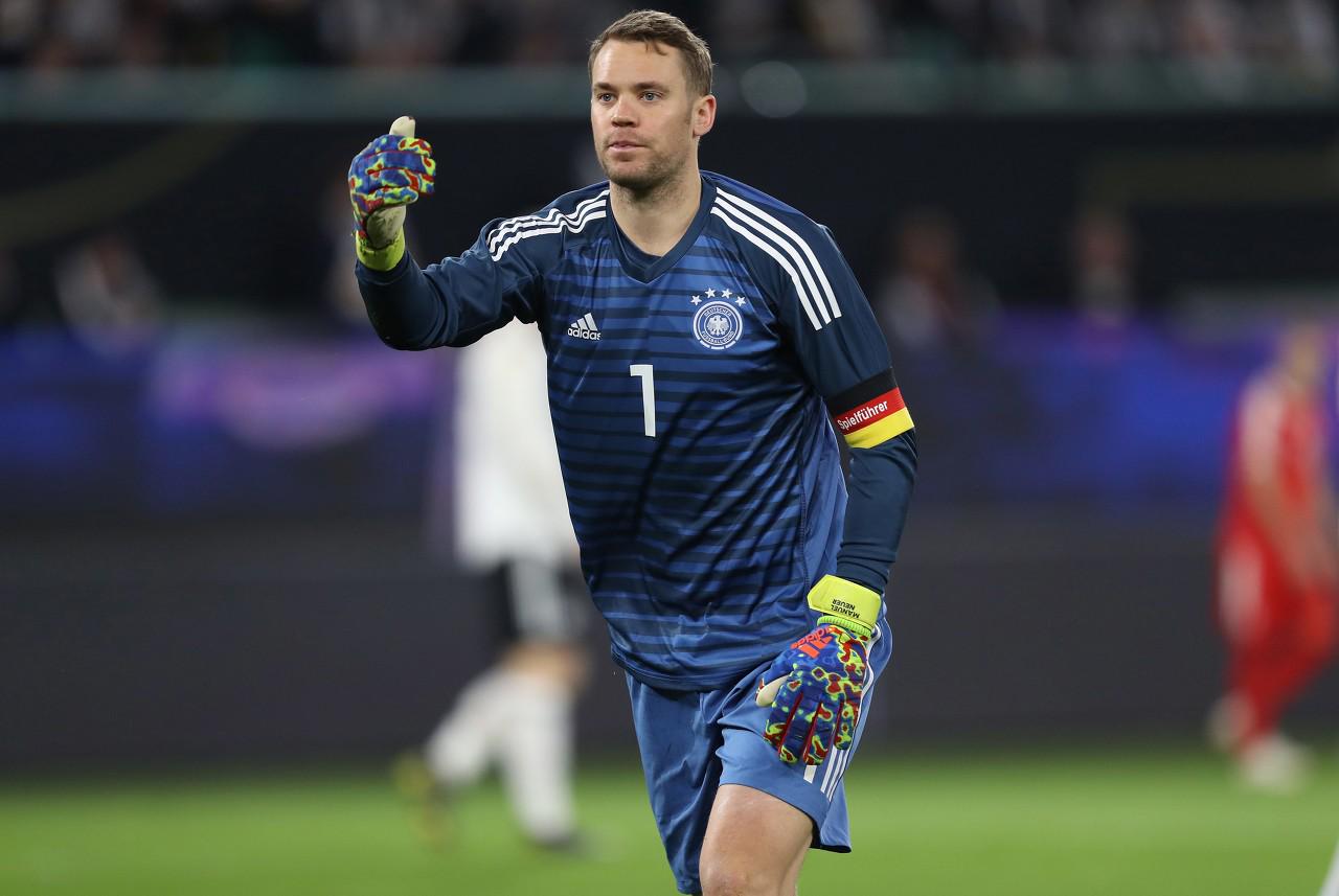 作为结束是, 给德国足球, 三回应道