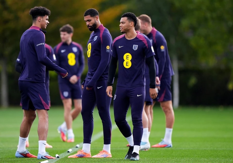 刺的五场比, 场U, 斯卡利特被